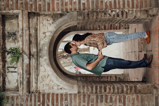 1 Hour Private Experience in HaNoi with Professional Photographer - When the Famous Train-Track Look Makes the Set