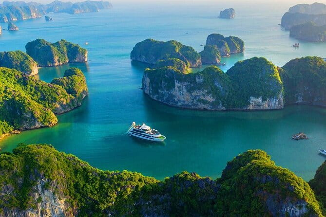 19-Day Tours | Explore the Essential and Highlights in Vietnam - Halong and Lan Ha: sunrise, caves, and the kind of boat day you wait for