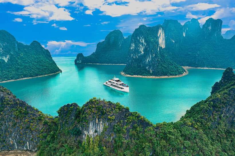 1Day 5 Stars Cruise:Swimming,Hiking & Kayaking, - Boarding the cruise: lunch, craft time, and the 5-star feel