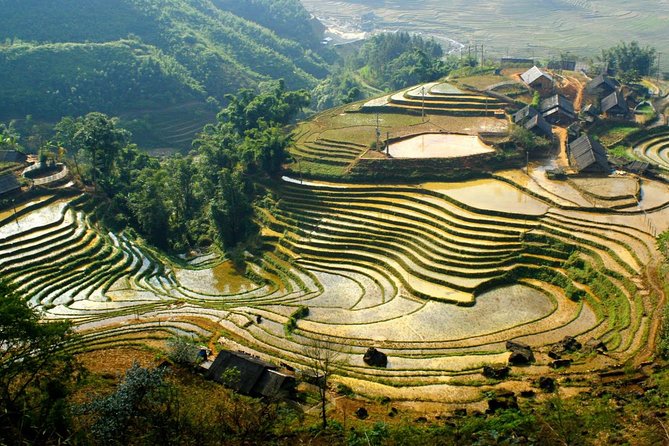 2-Day Amazing Sapa Trek With Sleeper Train From Hanoi - Overnight At Homestay - Starting in Hanoi: your night at Ga Hàng Cỏ