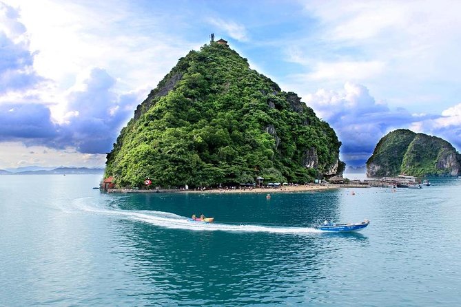 2-Day Explore Halong Bay On Cruise - Budget Cruise - Day 2 kayaking or bamboo boat: choose your pace on the water