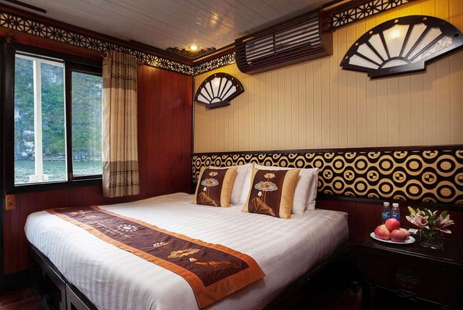 2-day Ha Long Bay Cruise included Transfer, Kayking and Swimming - The guide factor: what to expect from the human side