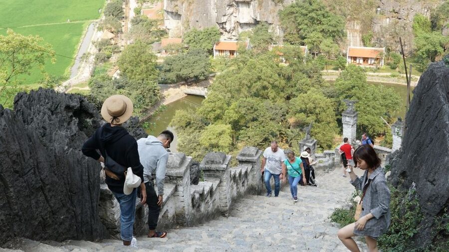 2 Day Ninh Binh: Hoa Lu/Bai Dinh- Trang An/Tam Coc- Mua Cave - Mua Cave and the Dragon Mountain viewpoint: your calves pay the entrance fee