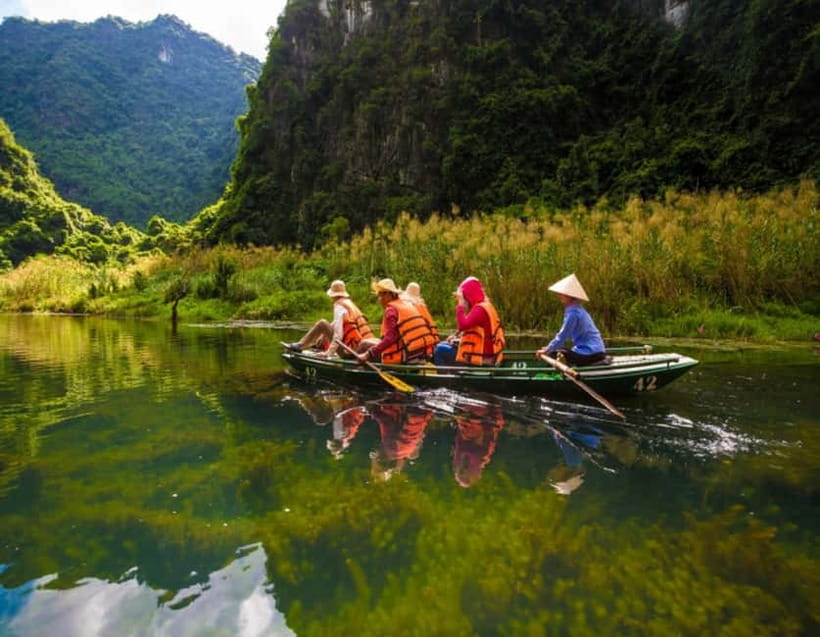 2-Day Ninh Binh Tour with Accommodation & Meals, Small Group - Day 1: Hoa Lu temples, Tam Coc caves, and the Hang Mua climb