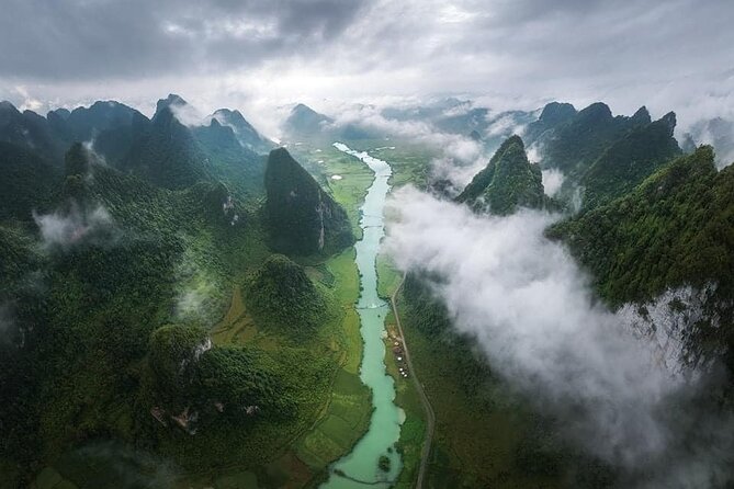 2 Days 1 Night Ban Gioc Waterfall Tour from Hanoi By Limousine - Ban Gioc Waterfall and Detian Falls: When the Timing and the Sampan Ride Matter