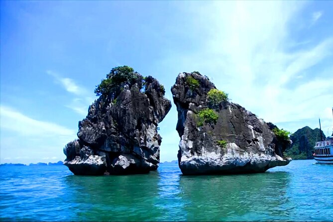 2 Days 1 Night Overnight on Cruise in Halong Bay - Day 1 on the Bay: Lunch, Views, and the First Taste of Limestone Magic