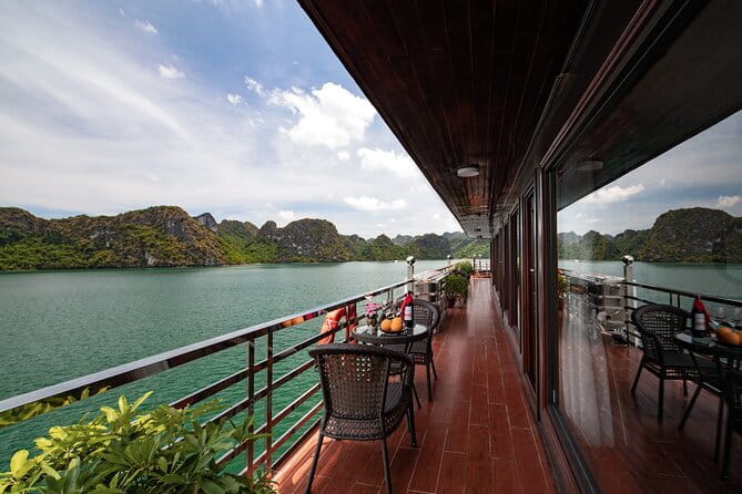 2 Days 1 Night Visit Lan Ha Bay - Classic 3 cabins cruise - The crew and guides: the human part that makes small boats work