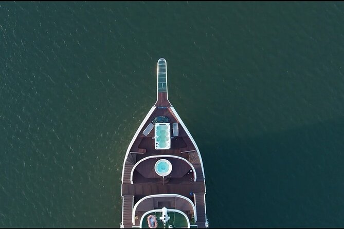 2 Days Cruise Tour in Halong Bay from Hanoi - From Hanoi Old Quarter to Tuan Chau Harbor: the morning rhythm