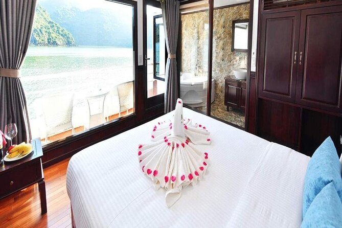 2 Days Halong Bay - Halong Sapphire Cruise - English-speaking guide, group size, and how the day stays manageable