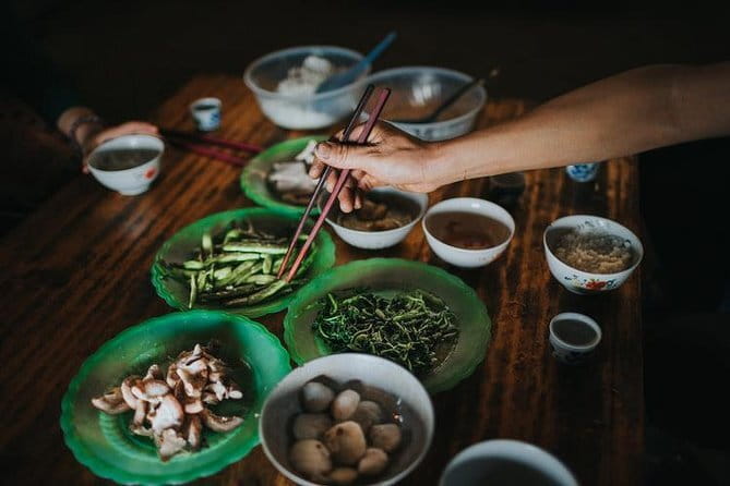 3 Day 2 Night Trek - English-speaking local guides, especially Giang, who steer the trek
