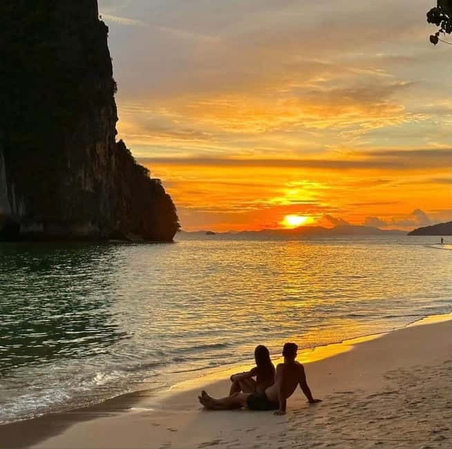 3-Day Discover the most stunning Cat Ba Island - Lan Ha Bay - Day 2: Viet Hai bicycle loop, fish massage, Monkey Island, and a quiet-bay kayak