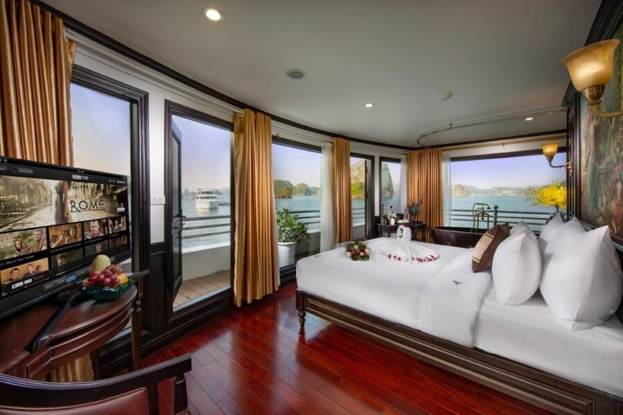 3 Day Hanoi - Ninh Binh - Halong Bay 5 Star Cruise & Balcony - Food on Board, Vegetarian Options, and the Small Service Details