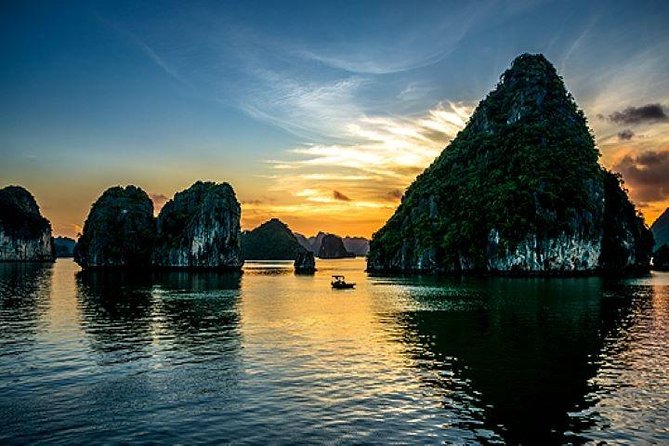 3-Day Luxury Bai Tu Long Bay Cruise on the Dragon Pearl Junk Boat - Day 2 and beyond: Cap La and the value of floating village context