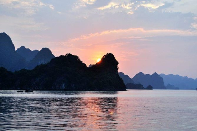 3-Day Luxury Bai Tu Long Bay Cruise on the Dragon Pearl Junk Boat - Day 1: boarding Dragon Pearl, settling in, then stepping into Thien Canh Son