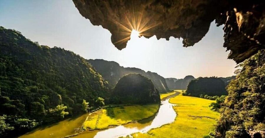 3-Day Ninh Binh Bungalow & Ha Long Bay 5 Star Cruise - Day 1: Cycling Hoa Lu, sampan boat Tam Coc, and nearly 500 steps to Mua Cave