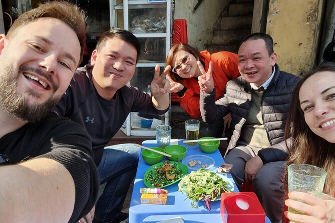 3-Hour Shared Food Tasting Experience in Hanoi Old Quarter - Hang Da Market to Old Quarter streets: how the 3-hour loop works