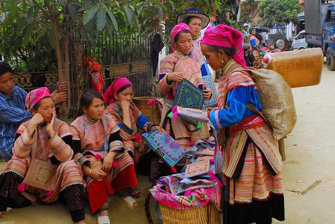 3-Night Sapa Trek and Homestay with Round Trip Transfer from Hanoi - Handicraft stop, women sharing skills the practical way