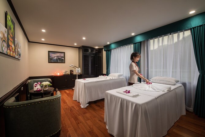 3D2N Luxury HaLong Bay with Aspira Cruise: kayak, Cat Ba island - Day 3 in Ha Long Bay: sunrise options, jacuzzi time, and a calmer morning pace