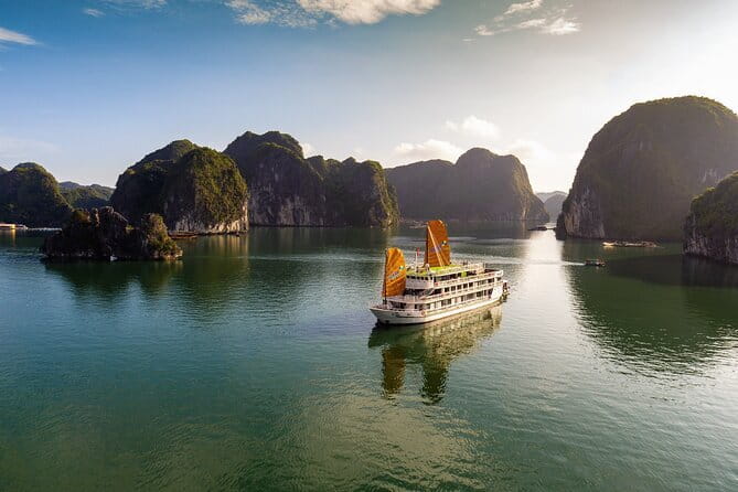3Day Kayak & Trek to Ha Long Bay and Tamcoc (the 2nd day private) - Why this Halong and Tam Coc combo feels calmer