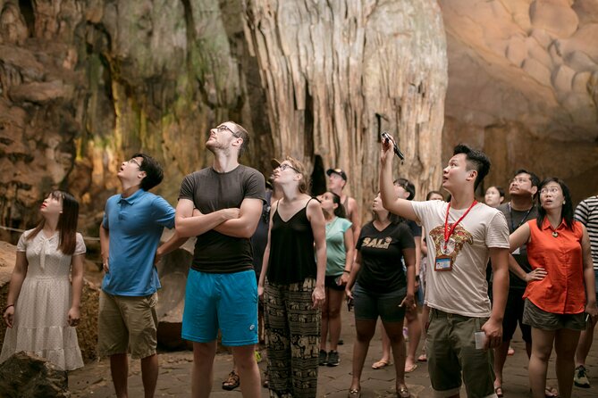 5-Day North Vietnam: Hanoi -Halong Bay -Ninh Binh-Sapa from Hanoi - Sapa by Bus: Valey Town Arrival and the Black H’mong Village Visit