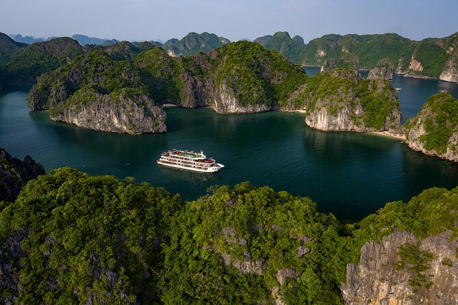5-Day North Vietnam: Hanoi -Halong Bay -Ninh Binh-Sapa from Hanoi - Sapa Trek Day: Rice Terraces Toward Ta Van