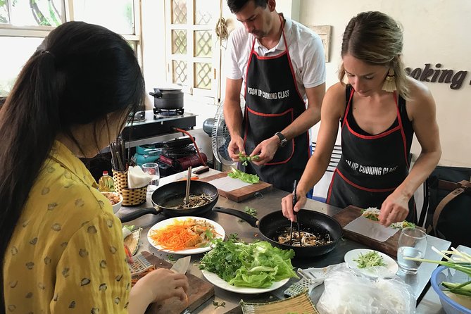 5 Traditional Dishes Hanoi Cooking Class with Market Trip - Meeting at 8 P. Gia Ngư: Simple Logistics That Matter