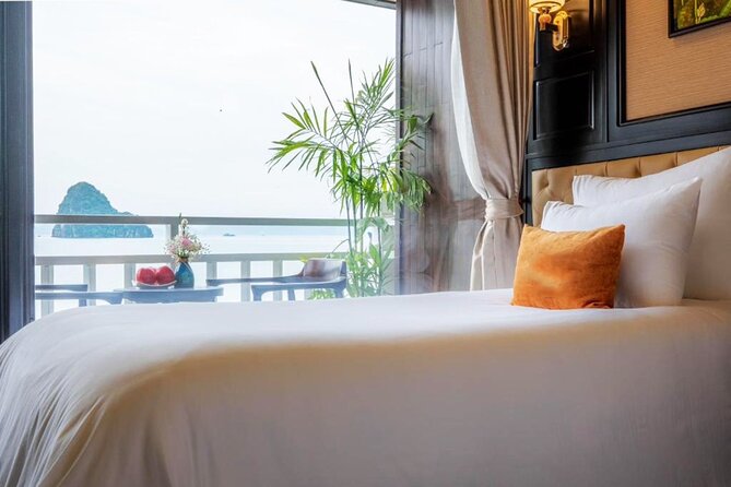 All-inclusive in Lan Ha Bay for 2Days 1 Night with many options - Day 1 Evening Onboard, With Meals and a Calm Cruise Rhythm