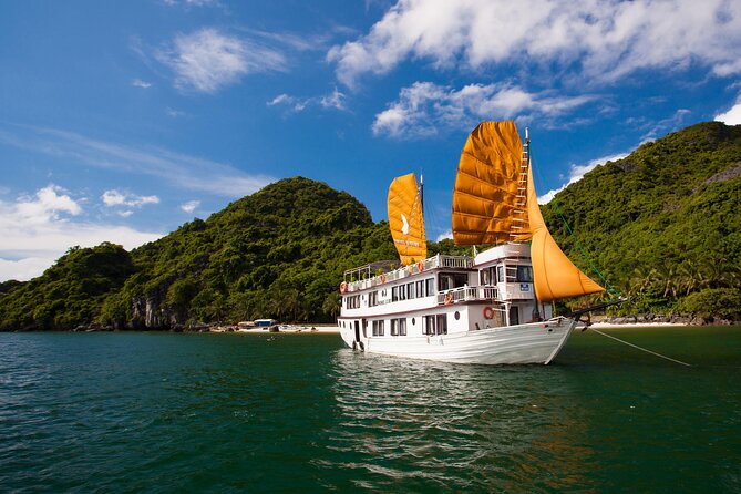 Authentic of Vietnam & Cambodia Tour - full package - Ha Long Bay Overnight Cruise: Tai Chi, Breakfast, and a Full Night at Sea (Days 3-4)