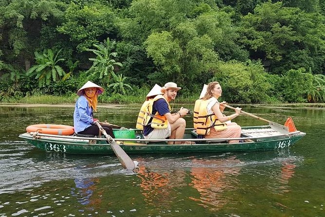 Bai Dinh - Trang An - Full day trip (private tour) - Trang An Landscape Complex: the cave boat ride through turquoise water