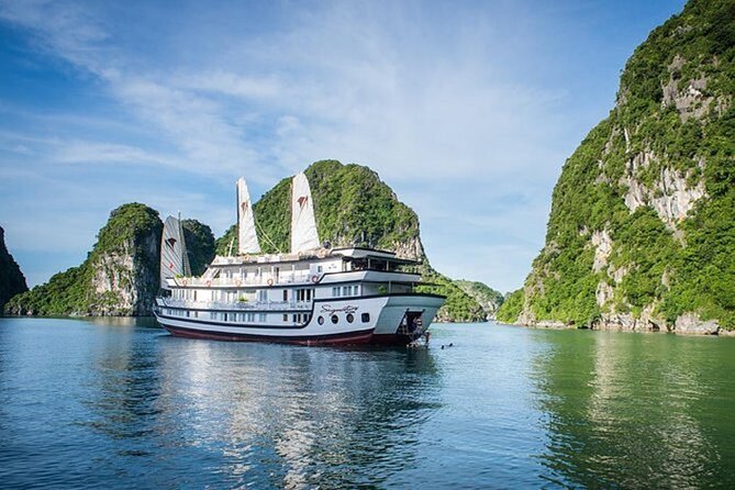 Bai Tu Long Bay 2 Day 1 Night Cruise - Port to Cruise Time: SunWorld Port Break Before the Water