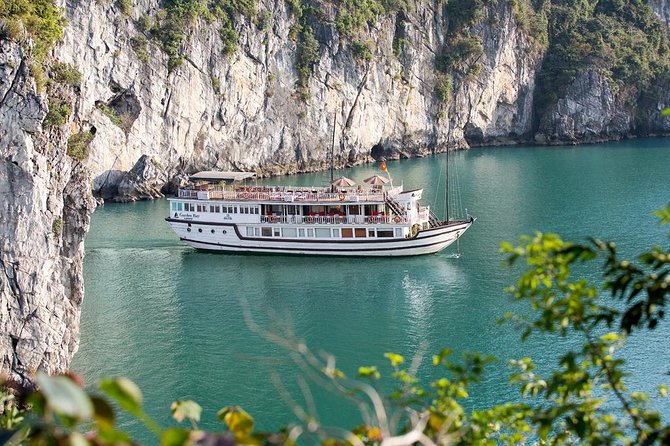 Bai Tu Long Bay Boutique Cruise: Visit Bai Tu Long bay & Overnight boat in 2 day - Cabins, staff, and what to expect onboard