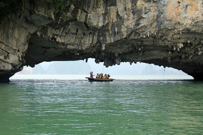 Bai Tu Long boutique & budget cruise 2D: Kayaking, swimming at pristine palaces - Cabin comfort and onboard setup: private bathroom and real sleep