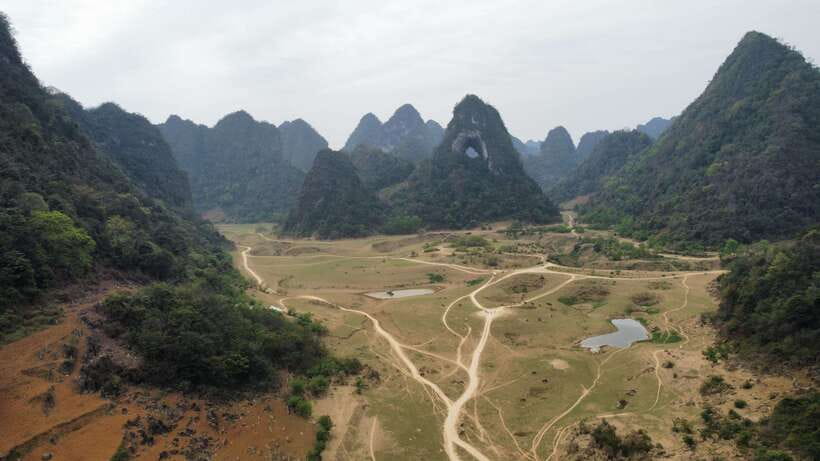 Ban Gioc Waterfall - God Eyes Mountain 1 Day By Car - Ban Gioc Waterfall: the boat ride close to the mist