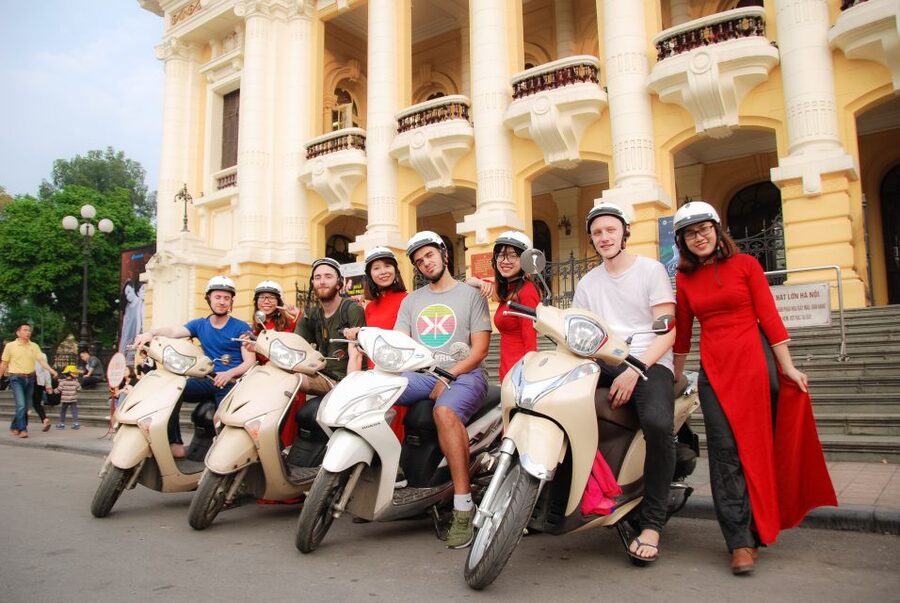 Bat Trang Pottery ancient village by Motorbike - Shopping smart in the Bat Trang market: what to buy and how to decide