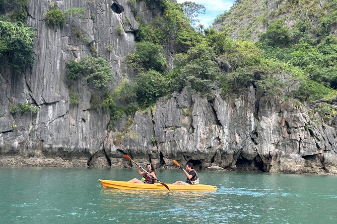 Best seller Halong bay 6 hours cruise - Hang Luon Cave: Kayaking for 30 Minutes or Sampan Boat
