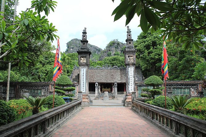 Best Service - Hoa Lu -Trang An - Mua Cave Limousine - All Inclusive - Hoa Lu temples: Dinh King and Le King in the 10th century capital