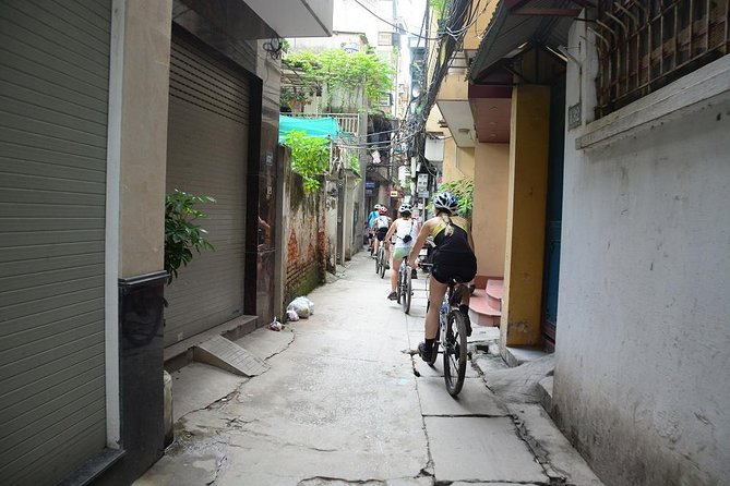 Bicycle Tours Hanoi: Half Day Hanoi City Bicycle Tours - West Lake: the calm contrast that makes Hanoi feel bigger