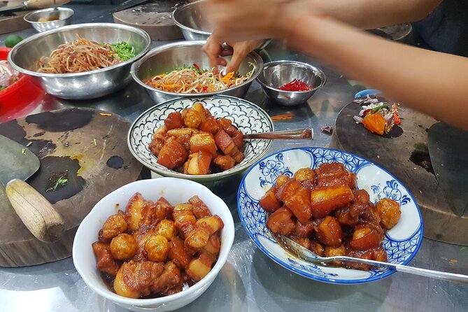 Chef Duyen's Home Cooking Classes and Market Tours - Walking Into a Local Home Kitchen