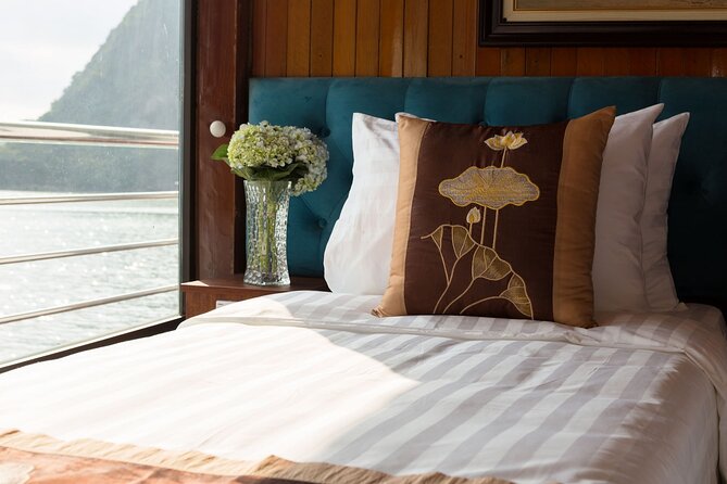 CozyBay Boutique 2D1N Kayak, Swiming ,Titop, Cave, Expressway way - Food and drinks: where the cruise feels generous, and where you should budget extra