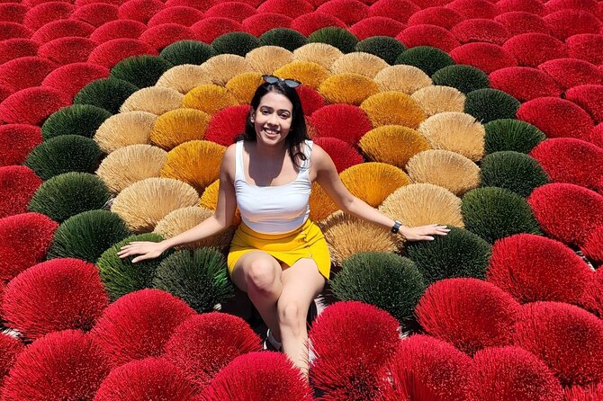 Craft Village Tour (Quang Phu Cau, Bat Trang, Chuong Conical,...) - Chuong Conical Hat Village: a quick stop with strong photo value