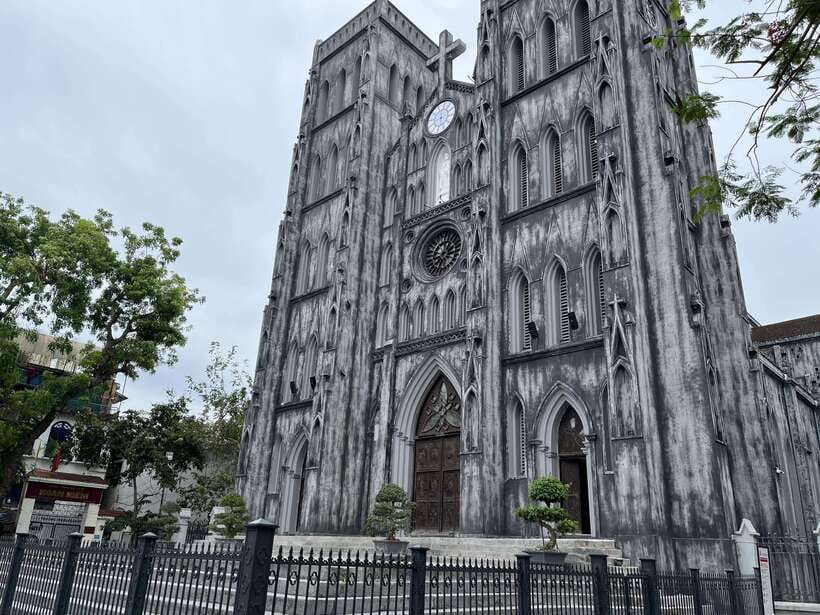Cycling Through Hanoi: Old Quarter Pagodas & Red River Delta - Key things to know before you pedal