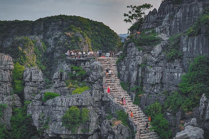 Day Trip from Hanoi to Ninh Binh Hoa Lu, Trang An, and Mua Cave - From Hanoi to Ninh Binh: why the early start pays off