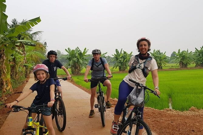 Deluxe Hanoi Tour, Ancient Villages, Pottery Class, Train Street - Duong Lam Ancient Village: the 1,200-year-old alleys you’ll walk for hours
