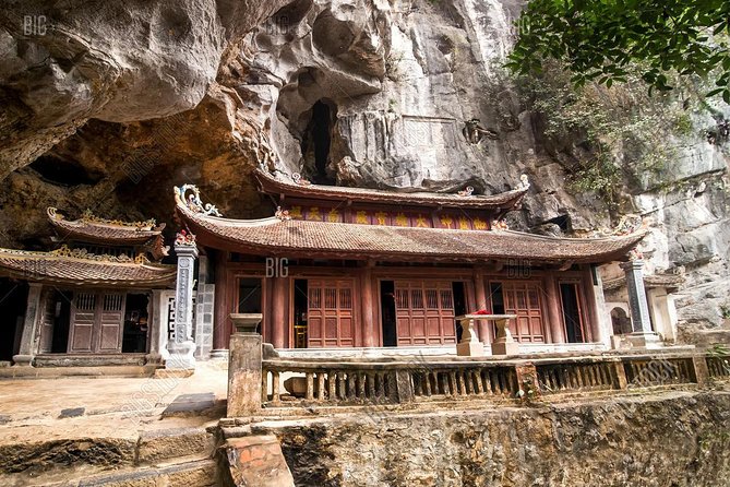 Discover Trang An Natural World Heritage, Bich Dong Pagoda, Cycling Day Tour - Pickup from Hanoi Old Quarter and the ride out to Ninh Binh