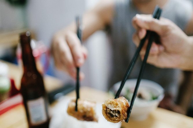 Eat Like a Local: Hanoi Street Food Adventure - Guides, Pacing, and Small Details That Affect Your Enjoyment