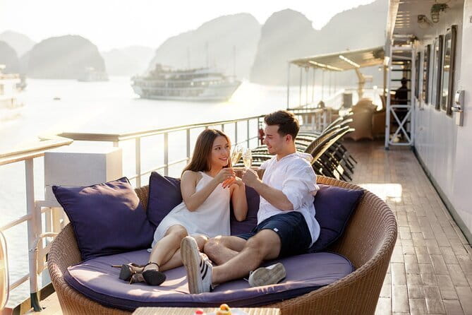 Emeraude Cruise 2 days 1 night Ha Long Bay Tour - Boarding and First Cruise Moments at Emeraude Café
