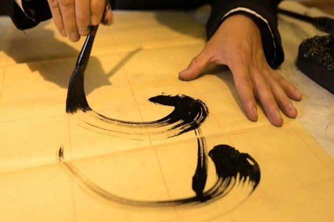 Experience Traditional Vietnamese Calligraphy Class in Ha Noi - Who this class suits best in Hanoi