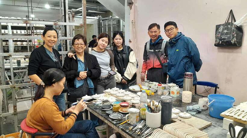 Explore Bat trang village & Ceramics factories / local guide - Authentic Vietnamese lunch in Bat Trang, with a heads-up for vegetarians