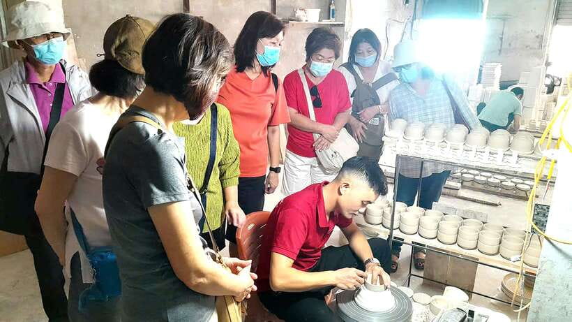 Explore Bat trang village & Ceramics factories / local guide - Who this tour fits best