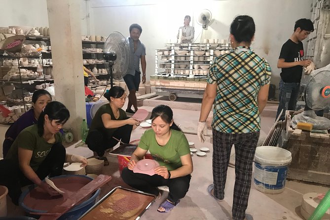 Explore Bat trang village & Ceramics factories with local guide - The pottery class in Hanoi: your hands, your take-home piece